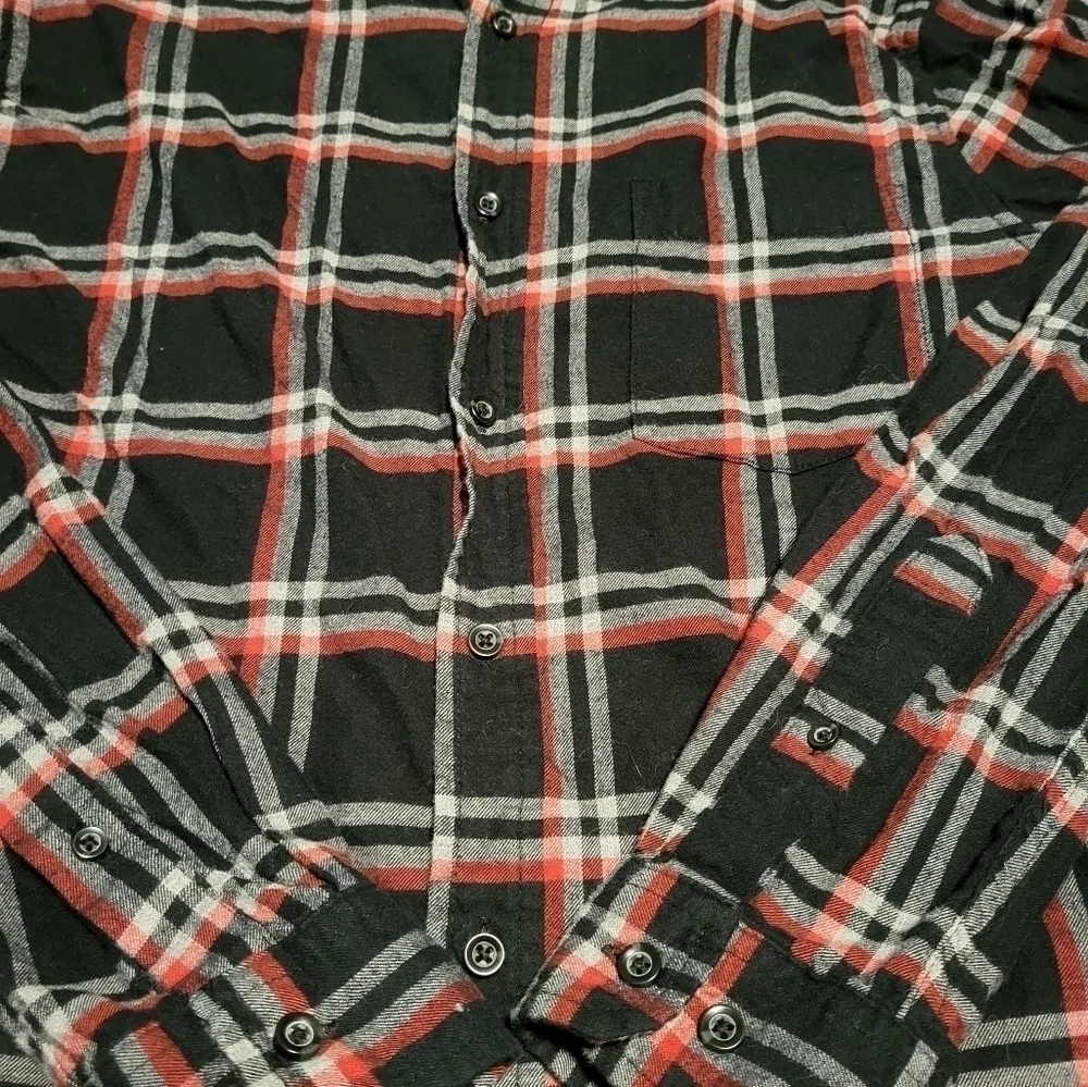 Goodfellow Long Sleeved Flannel  Button Up Black and Red Mens Medium